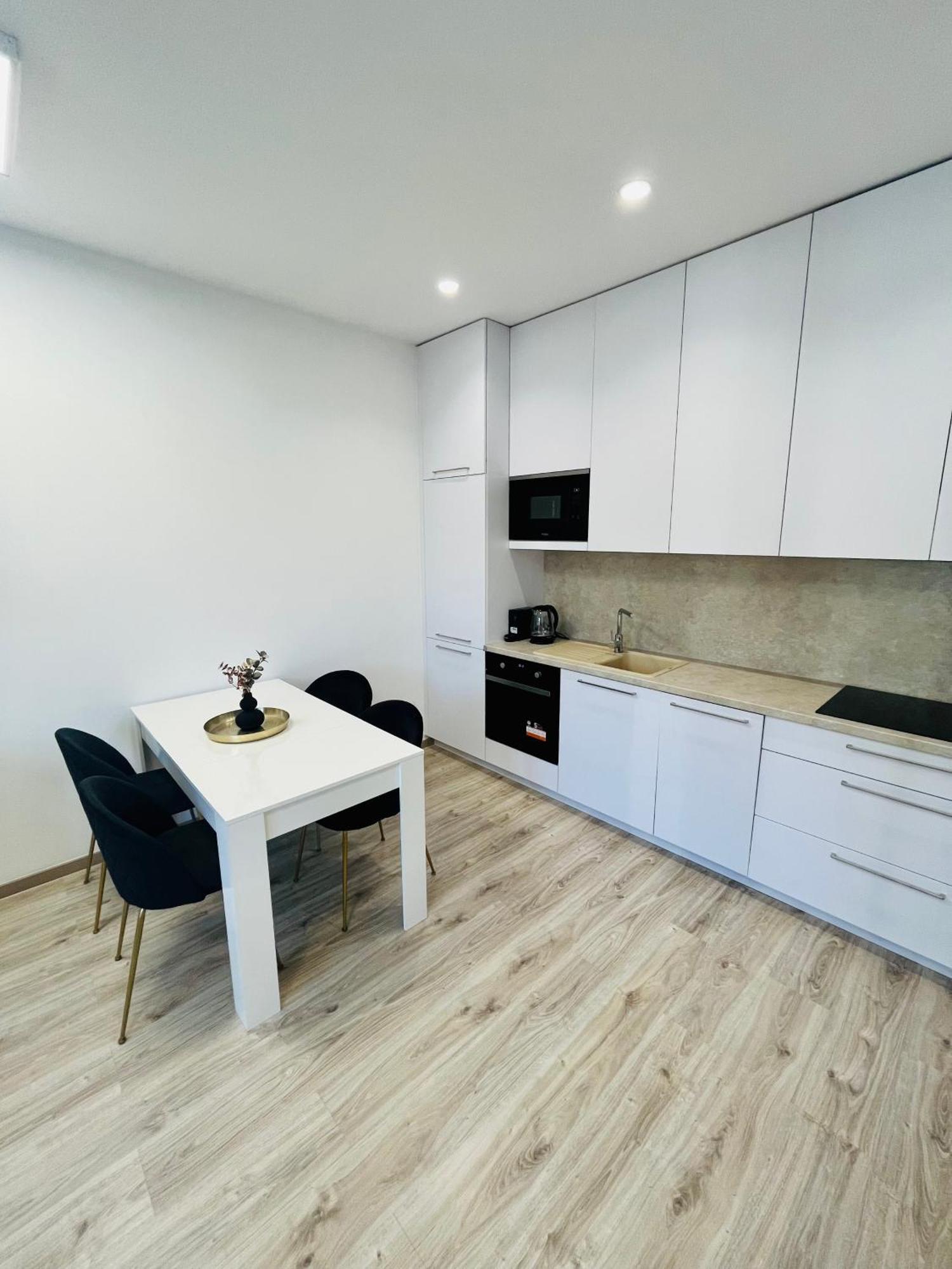 Apartment Riviera Centrum, Private Parking And Smart Check In Banska Bystrica Exterior photo